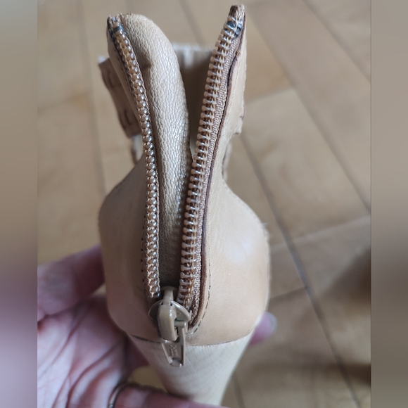 Chinese Laundry Tan Gladiator Heels - Picture 14 of 14